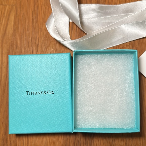 Tiffany packaging: blue box, gift card, envelope, ribbon, bag and shipping box - Picture 3 of 12